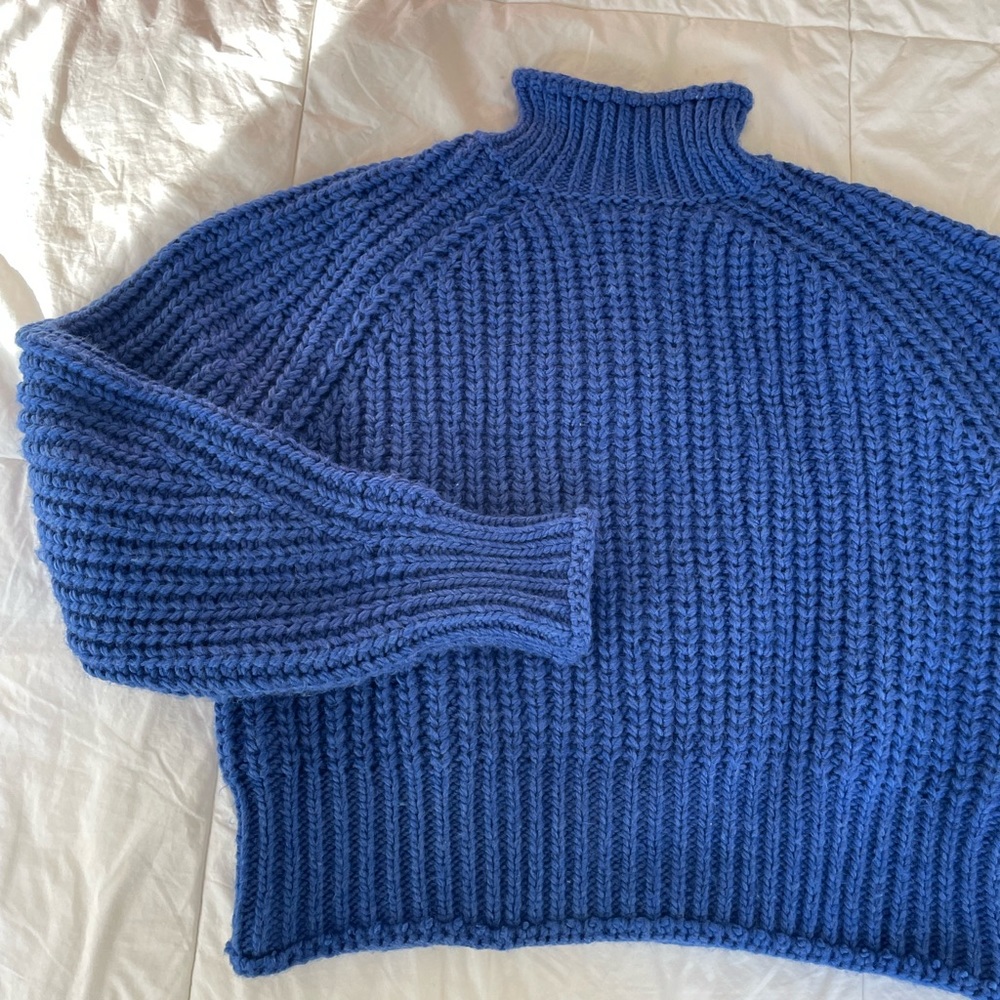Electric blue, cropped turtleneck sweater
